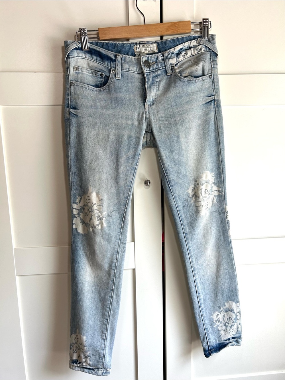 Free People Magnolia Print Light Wash Skinny Ankle Jeans, size 26 - Picture 5 of 16